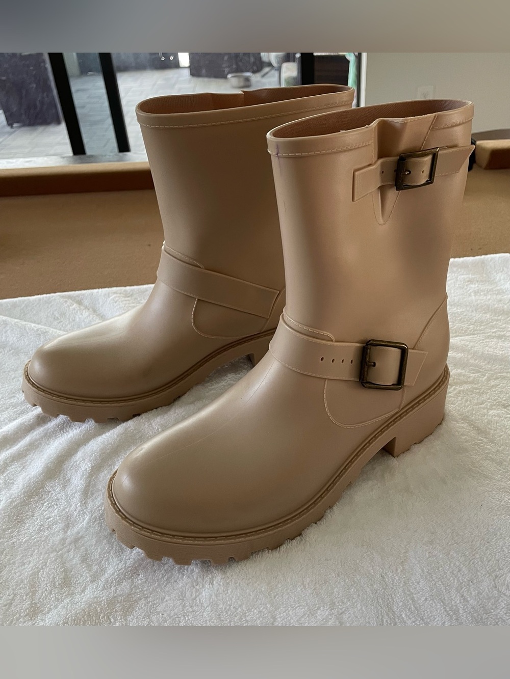 Serra Ladies Spring Rain Boots Beige Tan Size 8 NWOT Designer Style Look Alike